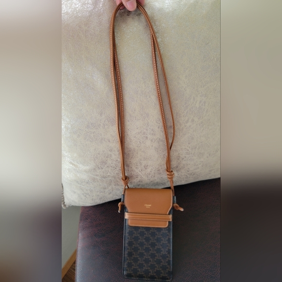 CELINE PHONE POUCH WITH FLAP IN TRIOMPHE CANVAS AND TAN LAMBSKIN - Picture 5 of 12